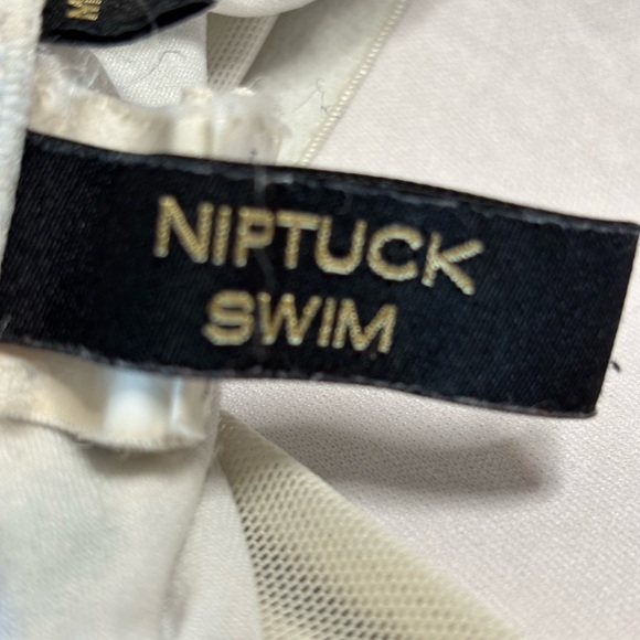 Nip Tuck Petal Plunge Isla C/D Cup Underwire One Piece Swimsuit Women’s Size 6 - Picture 6 of 9